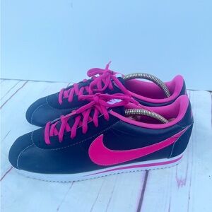 EUC Womens Nike Cortez